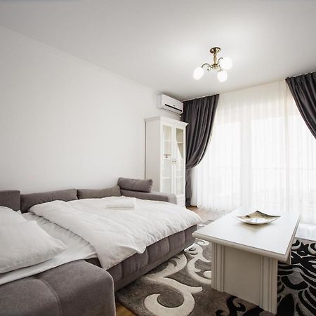 Bright & Elegant Central Apartment Орадеа Екстериор снимка