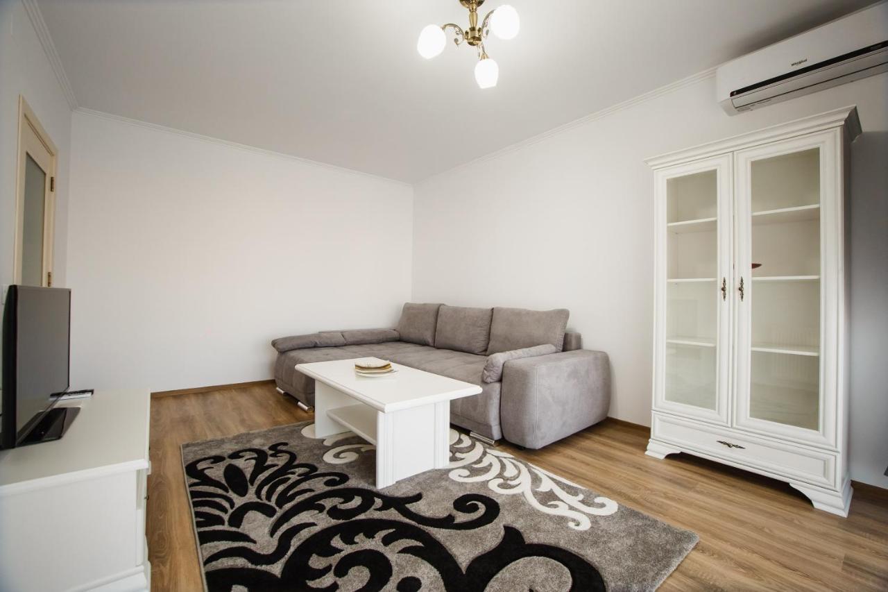 Bright & Elegant Central Apartment Орадеа Екстериор снимка